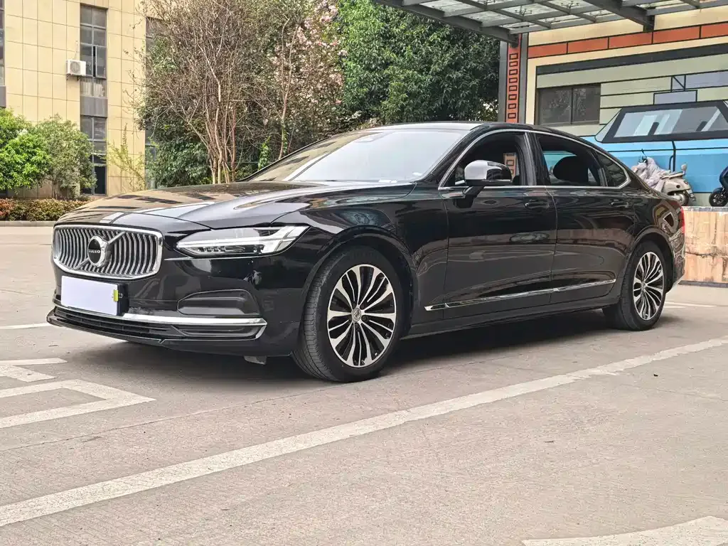 Volvo S90 — фото 1