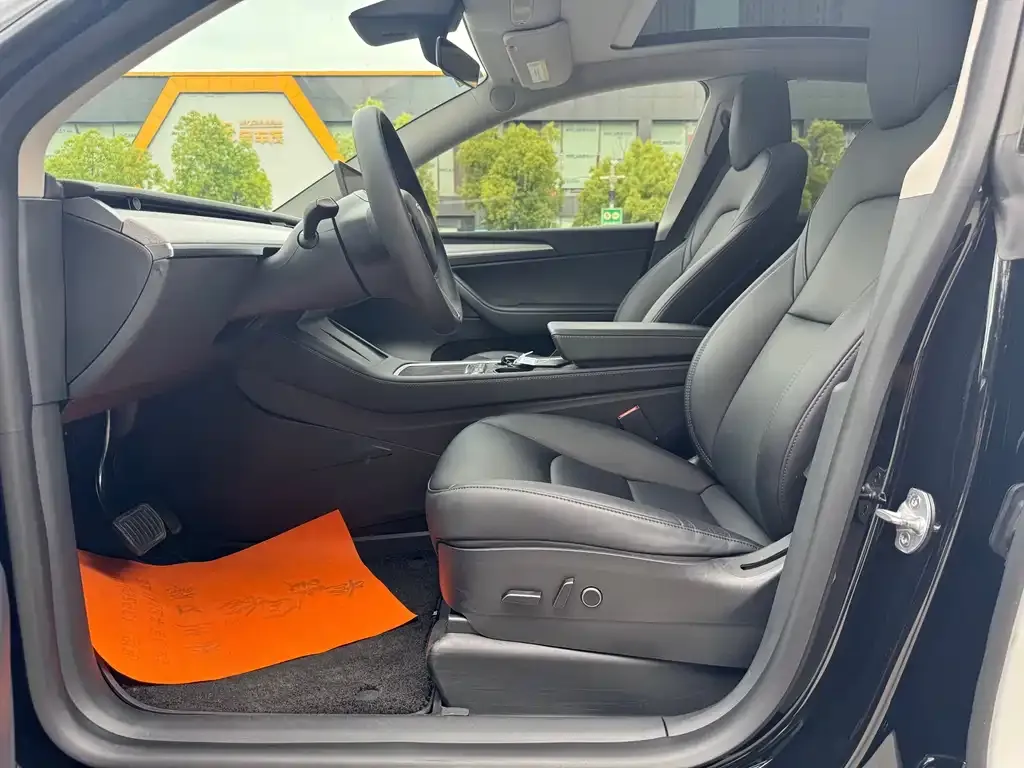 Tesla Model Y — фото 5