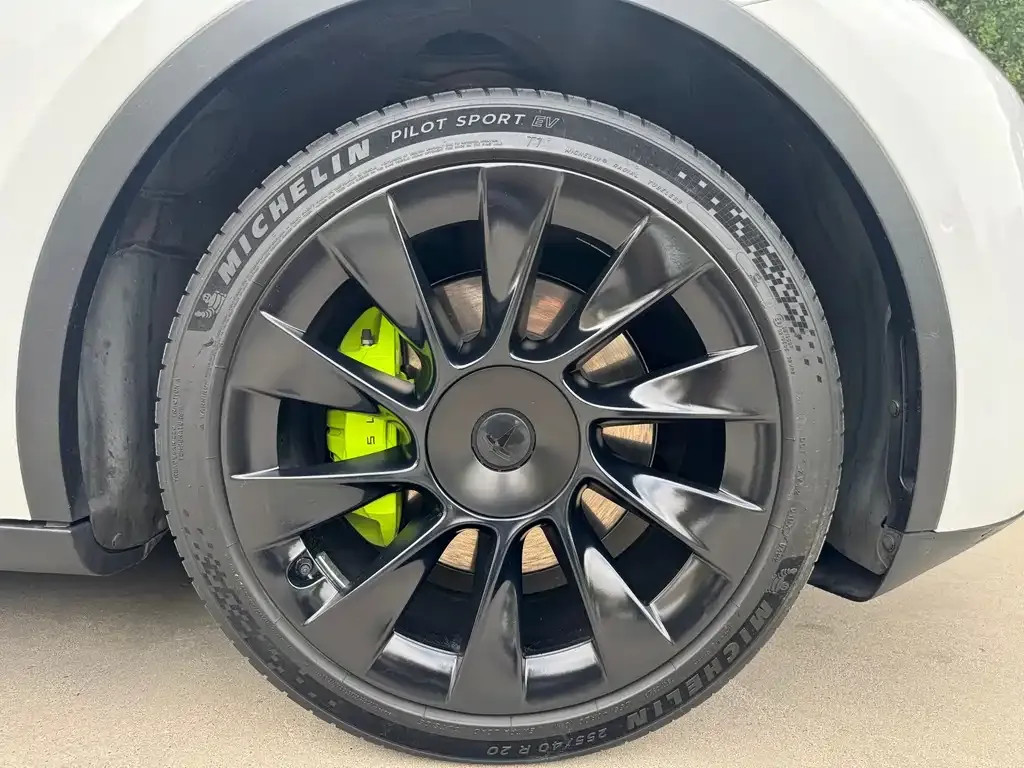 Tesla Model Y — фото 4