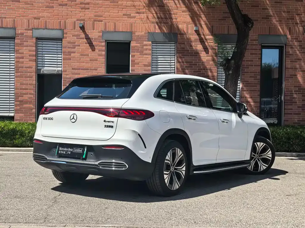 Mercedes-Benz EQE SUV — фото 7