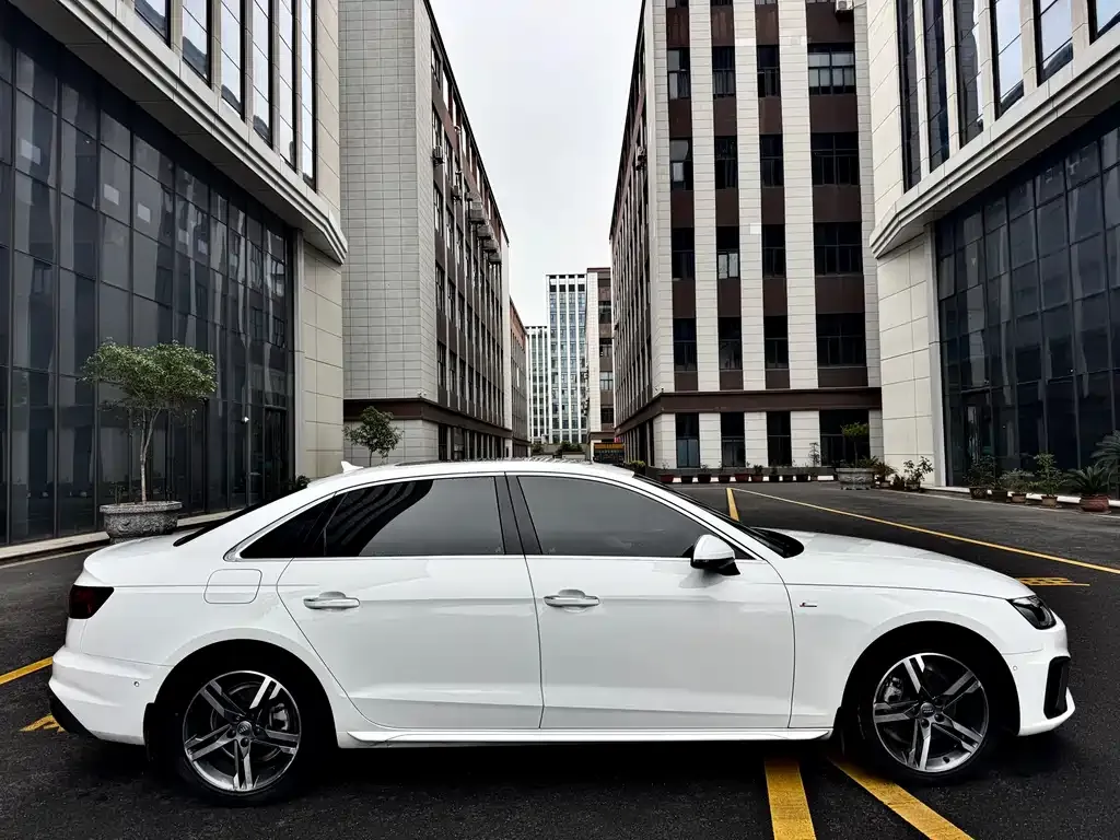 Audi A4L — фото 5