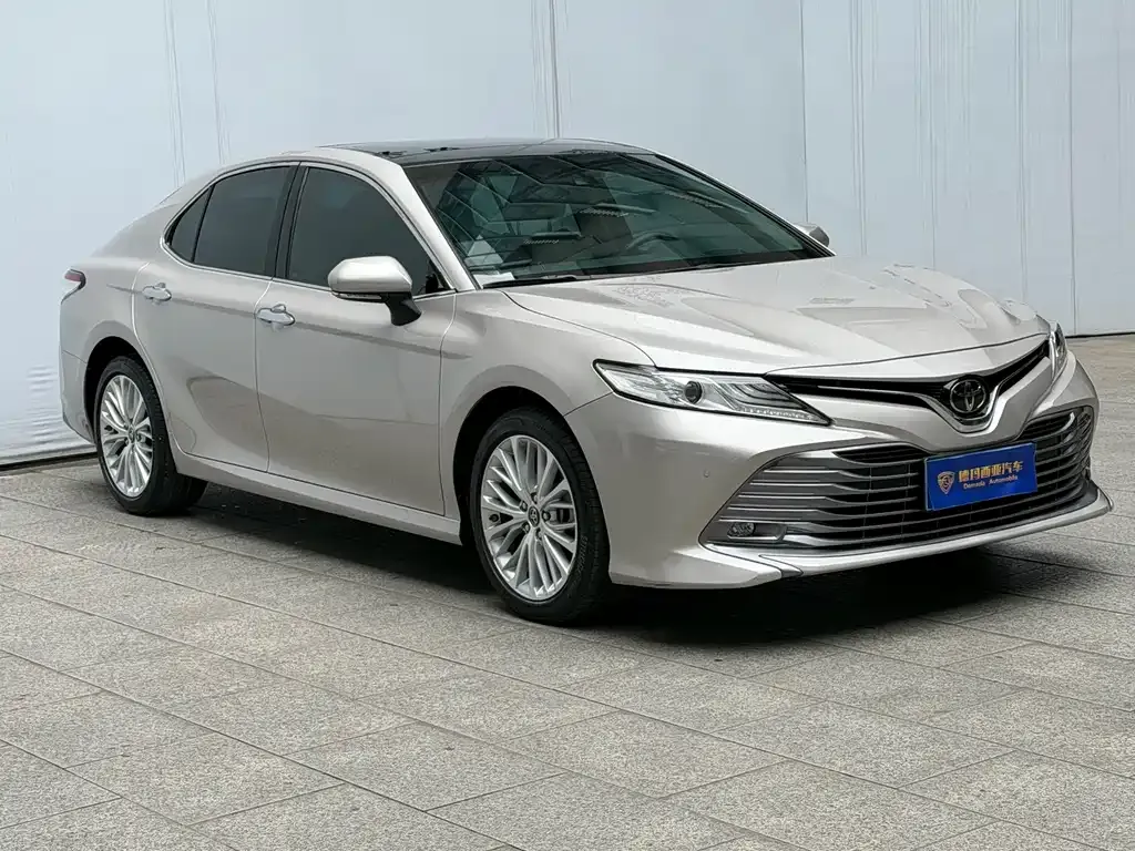 Toyota Camry — фото 10