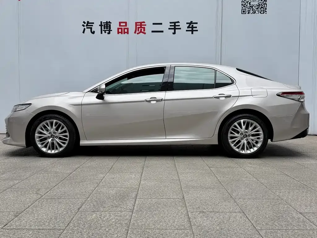 Toyota Camry — фото 6