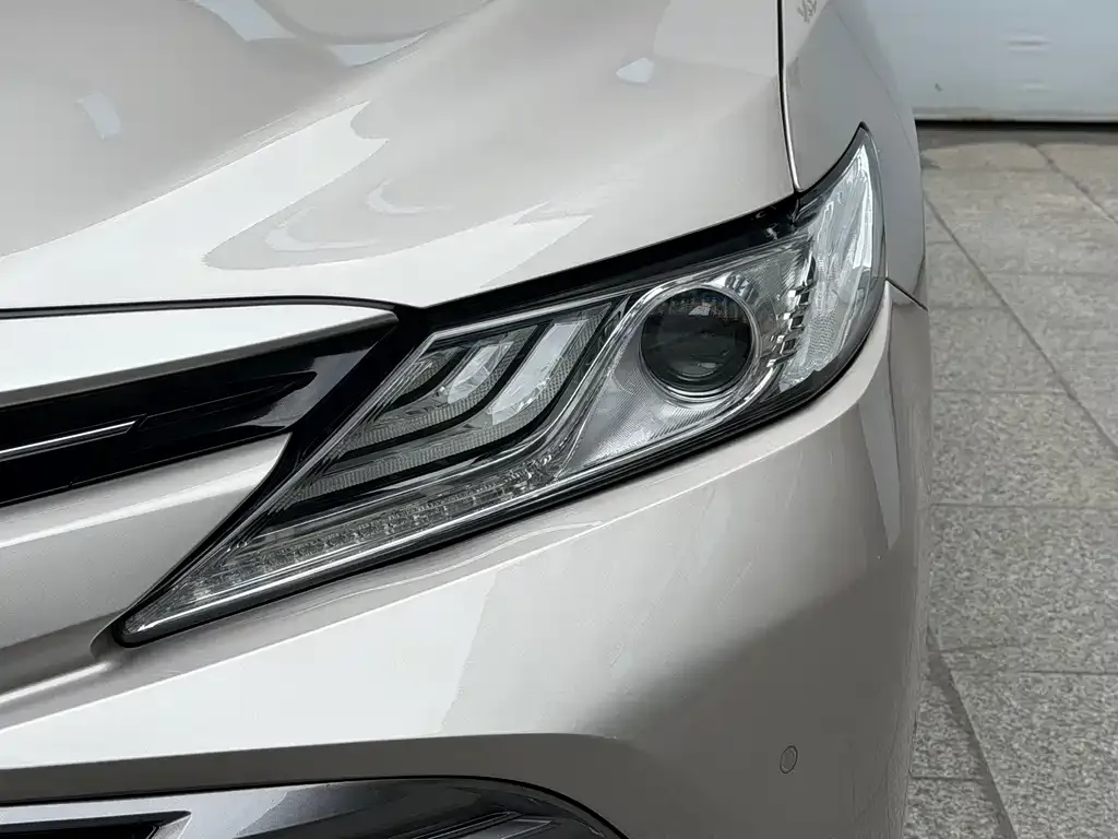 Toyota Camry — фото 2