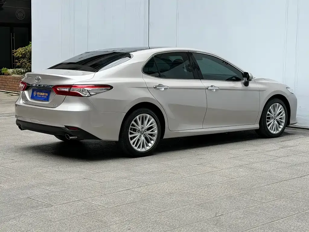 Toyota Camry — фото 4