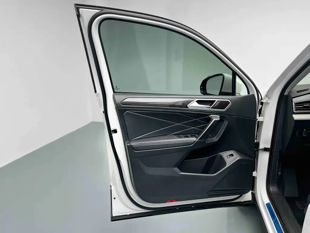 Volkswagen Tiguan L 2021 из CN, фото 5
