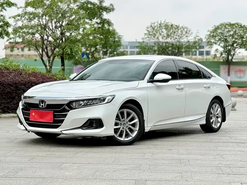 Honda Accord — фото 1