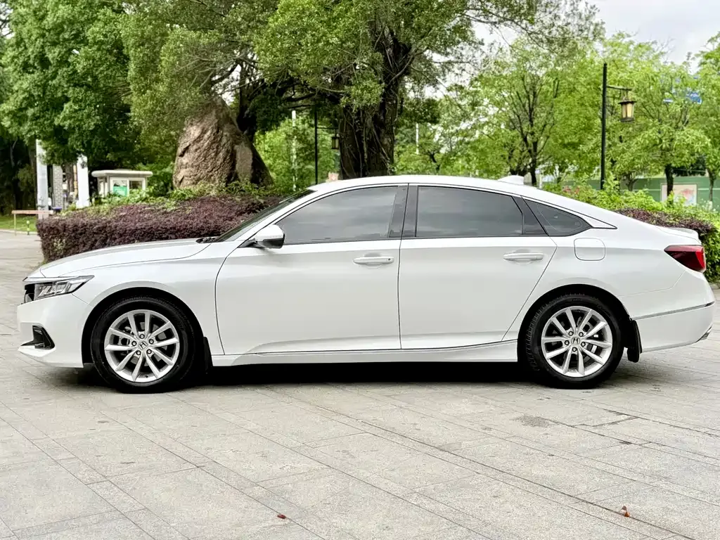 Honda Accord — фото 10