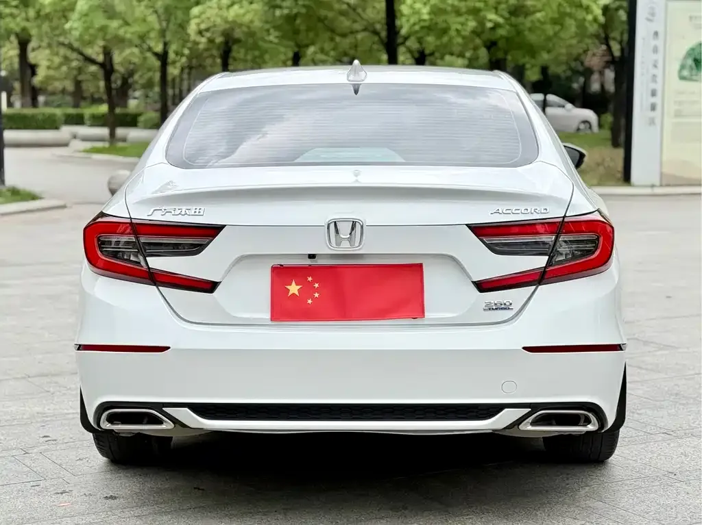 Honda Accord — фото 9