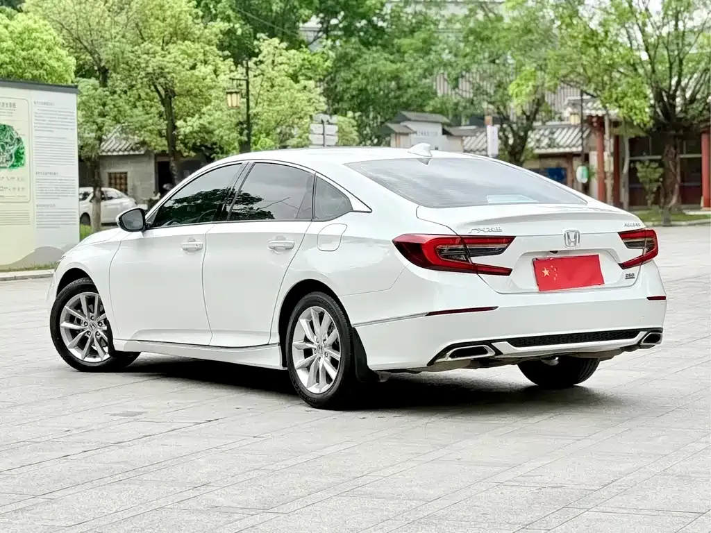 Honda Accord — фото 7