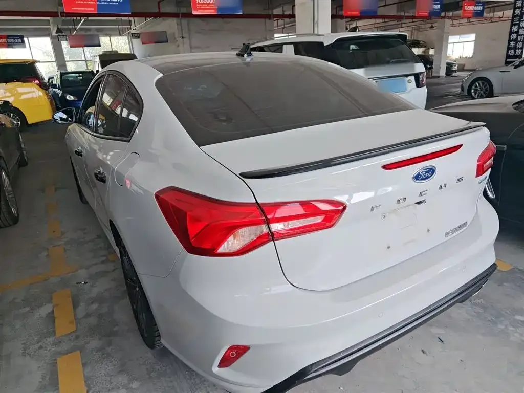 Ford Focus 2023 из CN, фото 8