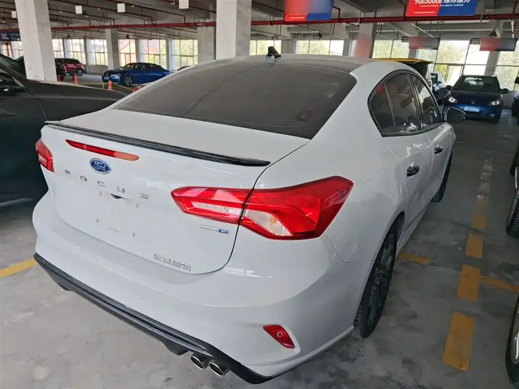 Ford Focus 2023 из CN, фото 3