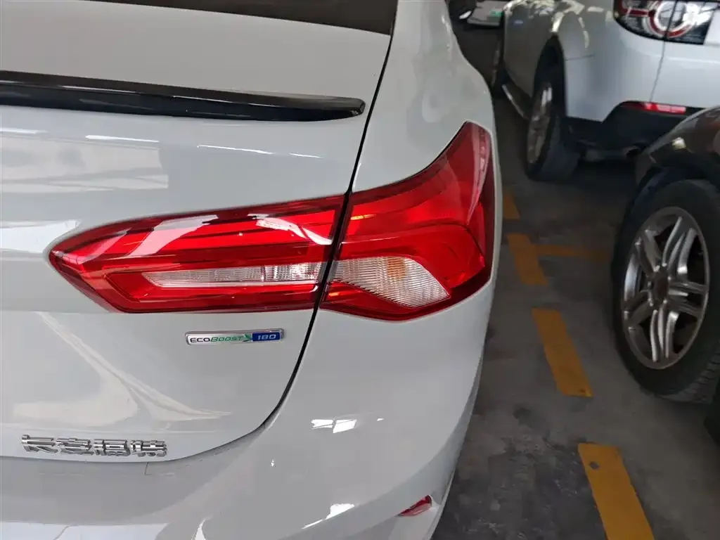 Ford Focus 2023 из CN, фото 4