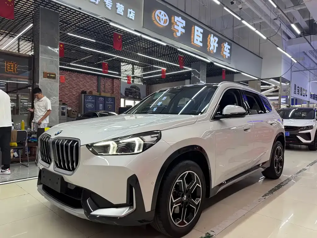 BMW X1 — фото 1
