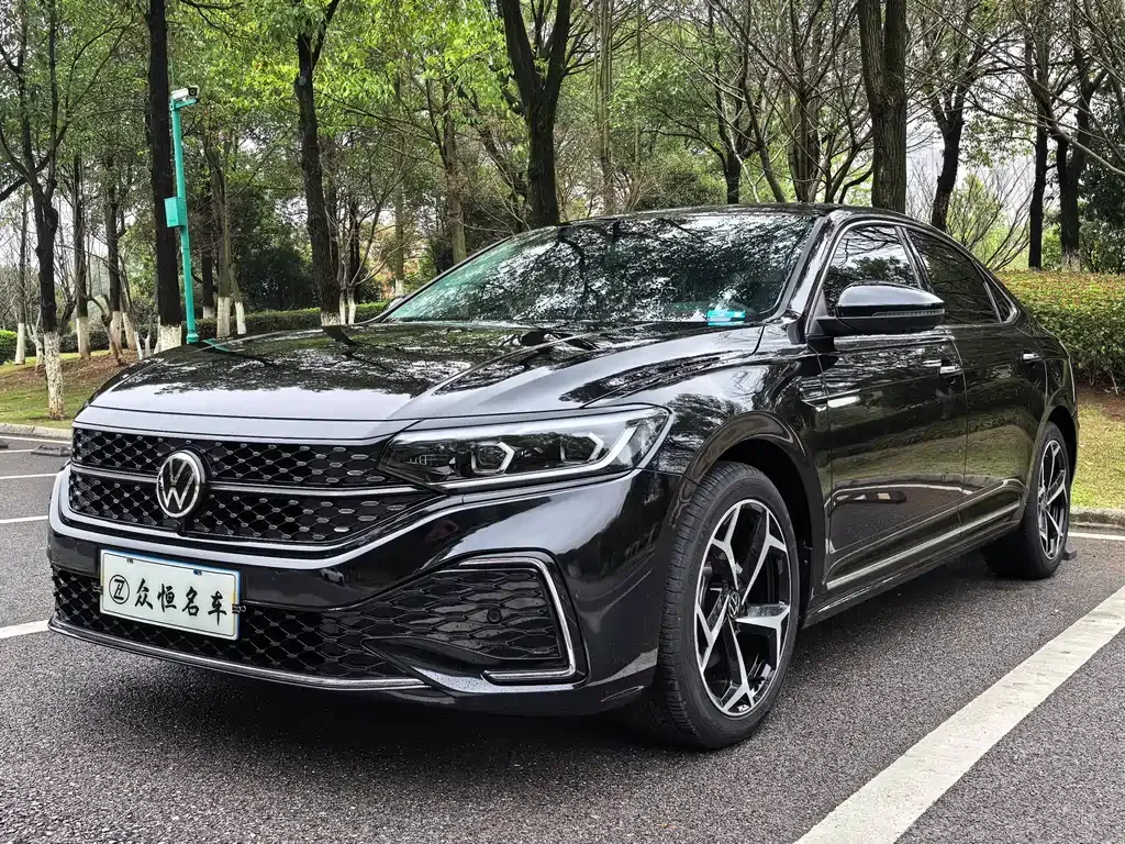 Volkswagen Passat — фото 1