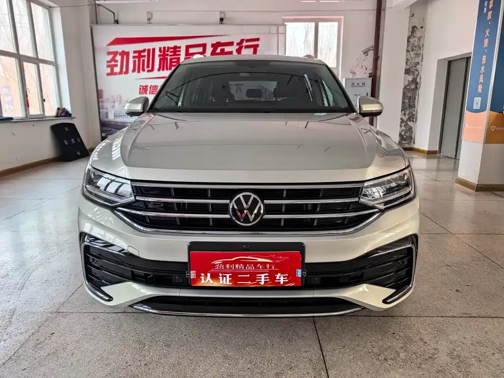Volkswagen Tiguan L — фото 8