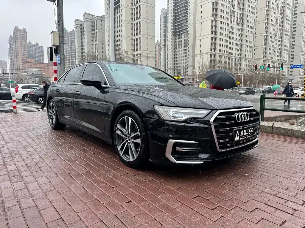 Audi A6L — фото 1