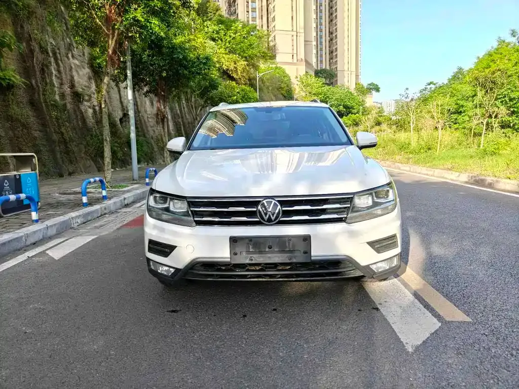 Volkswagen Tiguan L — фото 8