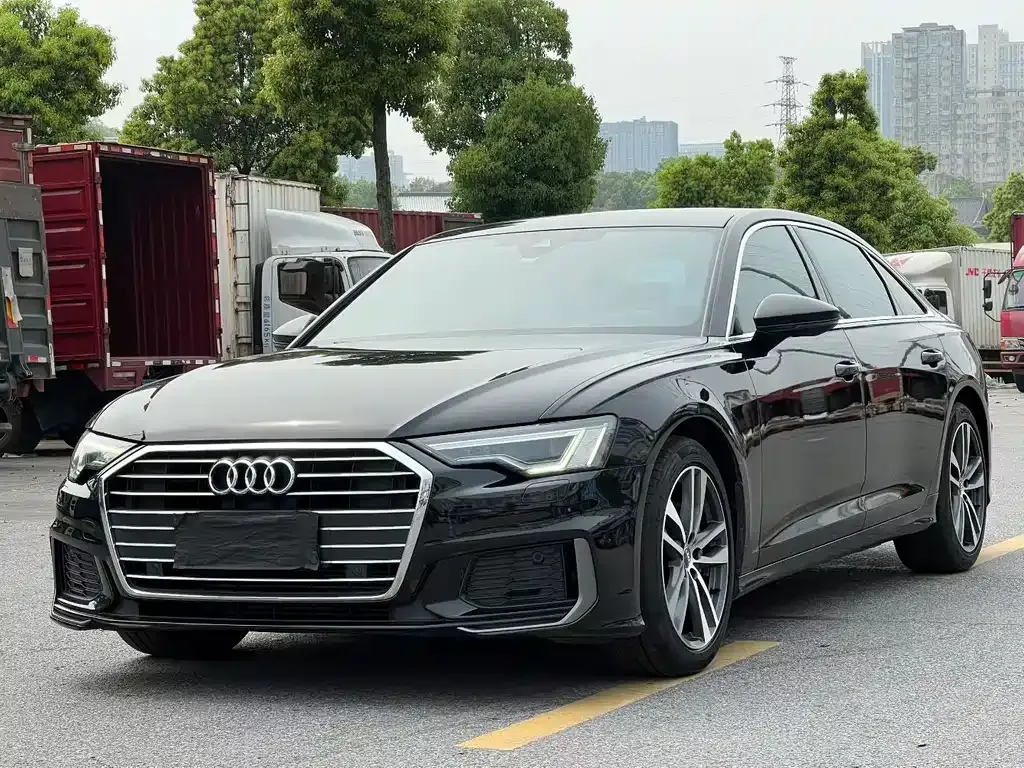 Audi A6L — фото 1