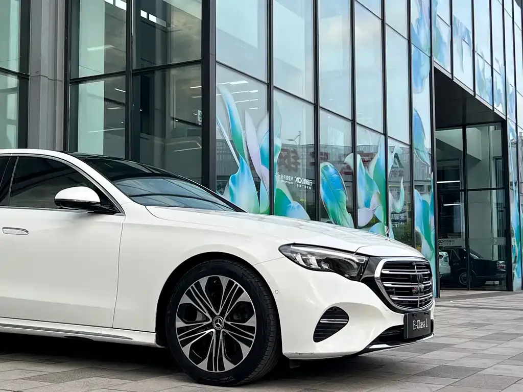 Mercedes-Benz E-Class — фото 3