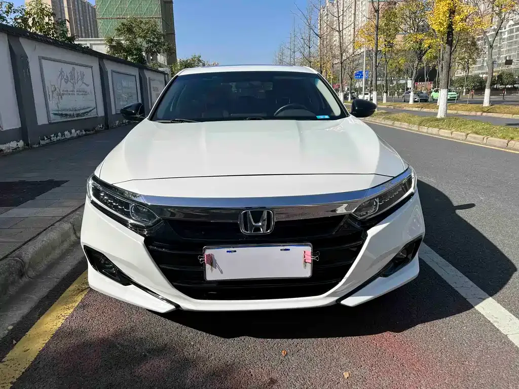 Honda Accord — фото 1