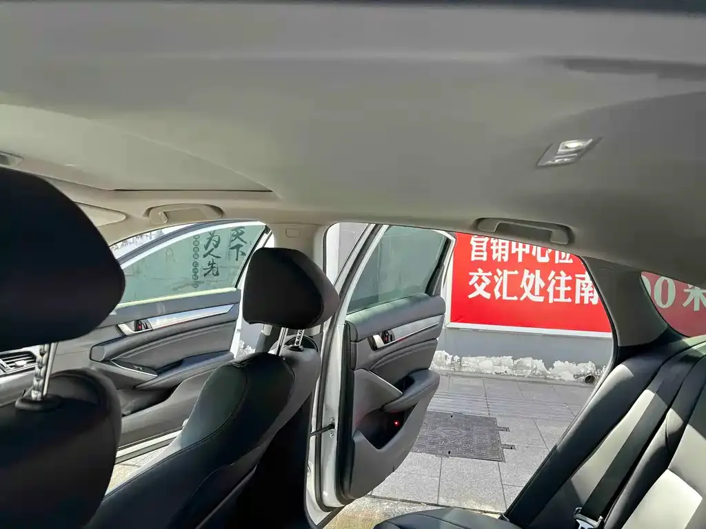 Honda Accord — фото 10