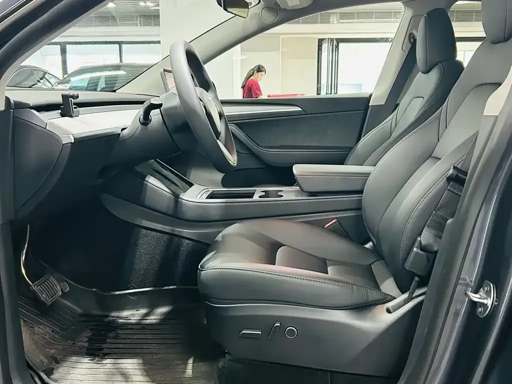 Tesla Model Y — фото 7