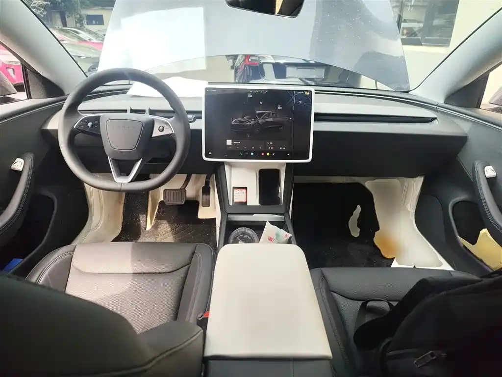 Tesla Model 3 — фото 4