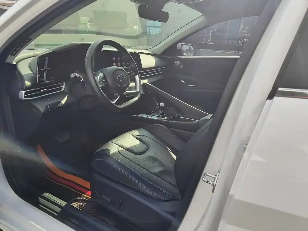 Hyundai Elantra 2022 из CN, фото 3