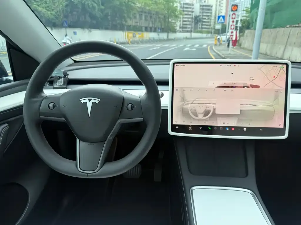 Tesla Model Y — фото 6