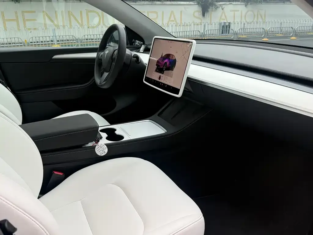 Tesla Model Y — фото 5