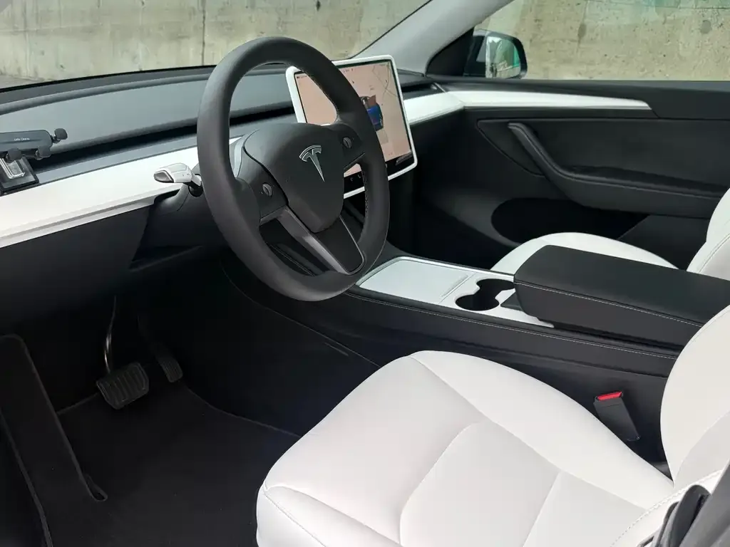 Tesla Model Y — фото 4
