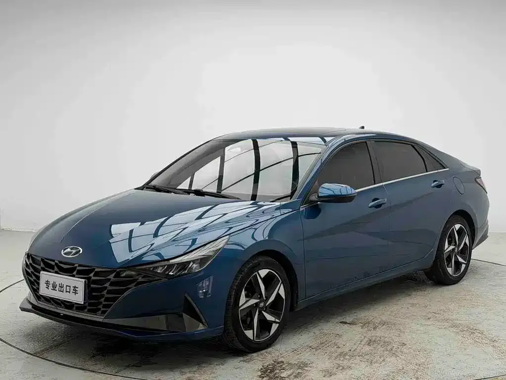 Hyundai Elantra — фото 1