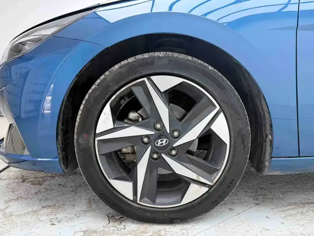Hyundai Elantra — фото 10