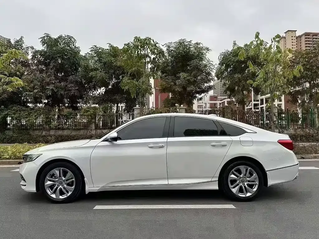 Honda Accord — фото 8