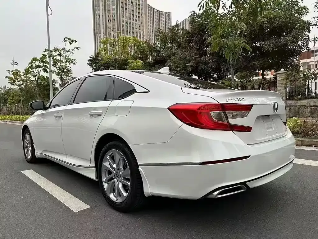 Honda Accord — фото 9