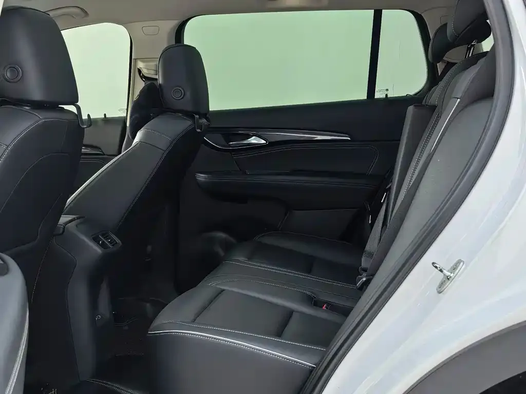 Buick Envision Plus — фото 9