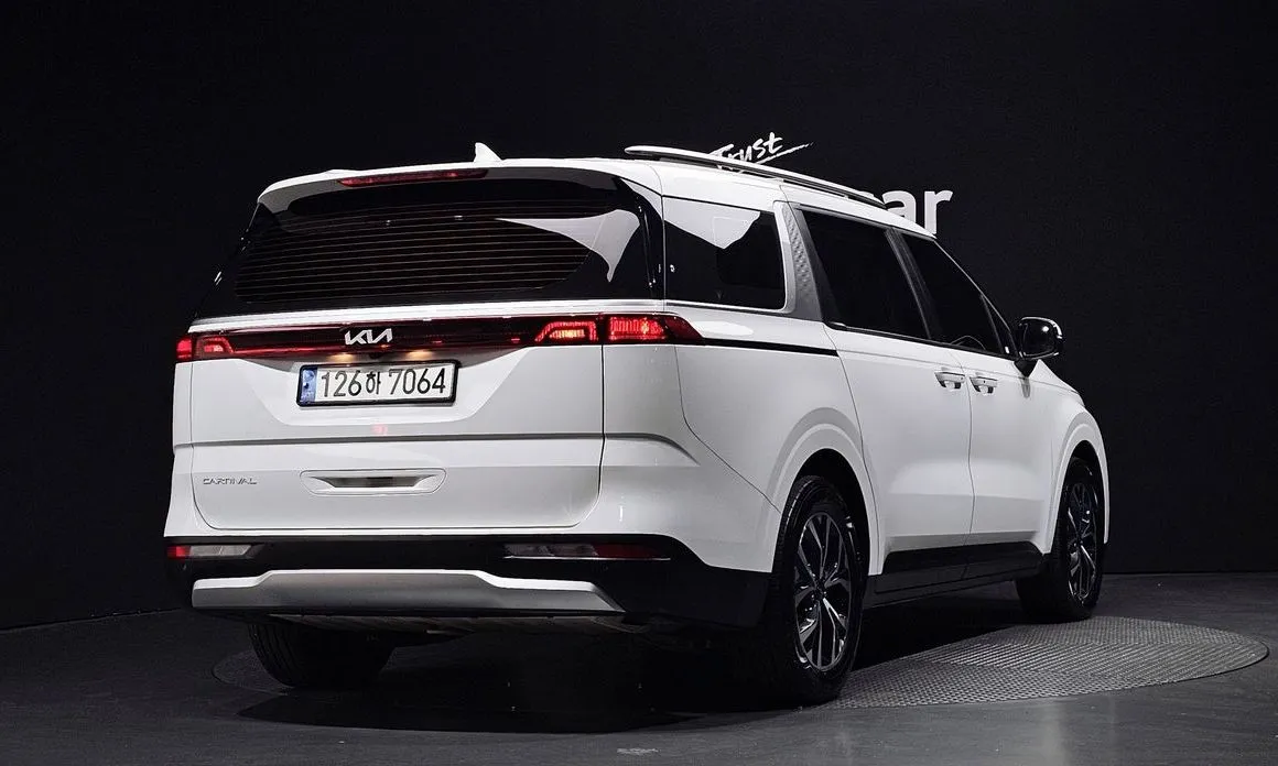 Kia Carnival — фото 10