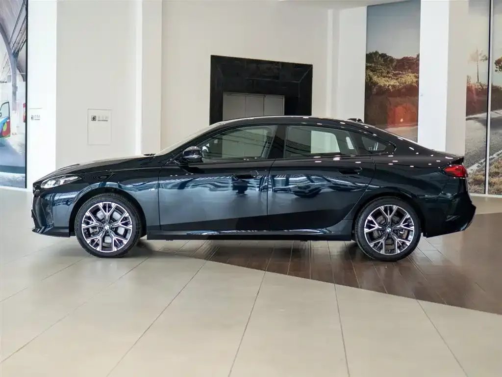 BMW 2 Series 2025 из CN, фото 10