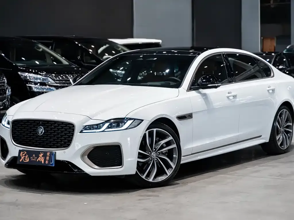 Jaguar XFL — фото 1