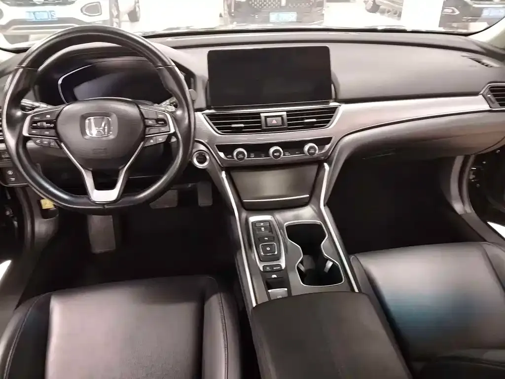 Honda Accord — фото 10