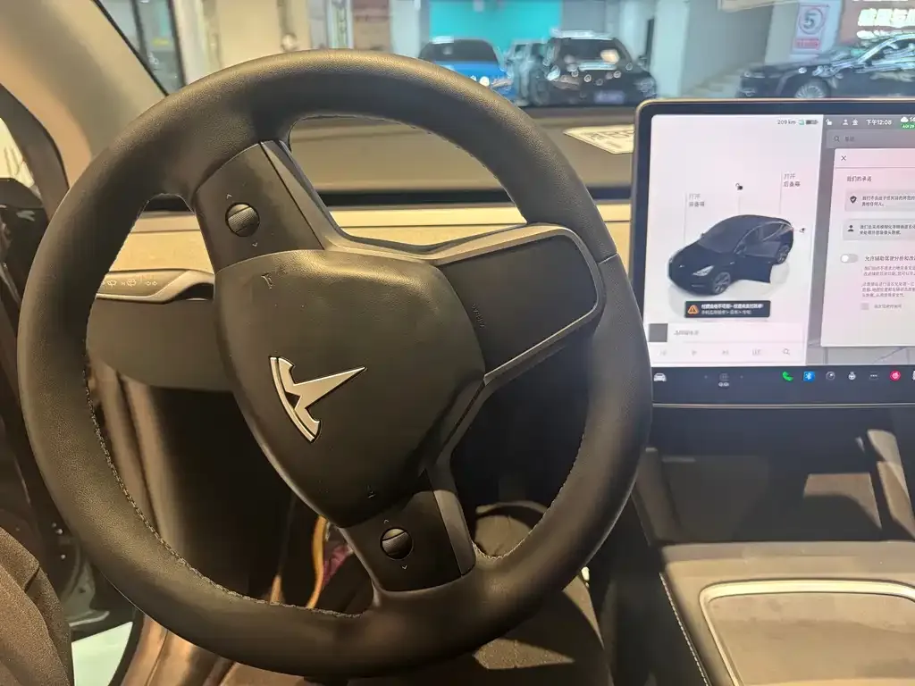 Tesla Model Y — фото 3