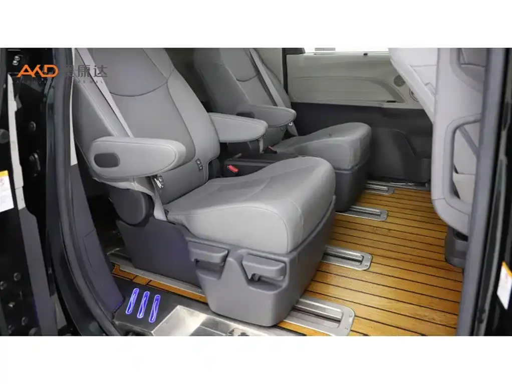 Toyota Sienna — фото 4