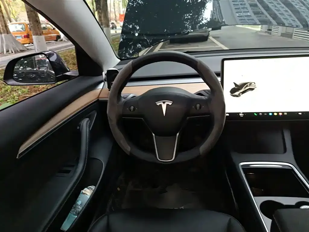 Tesla Model 3 — фото 3