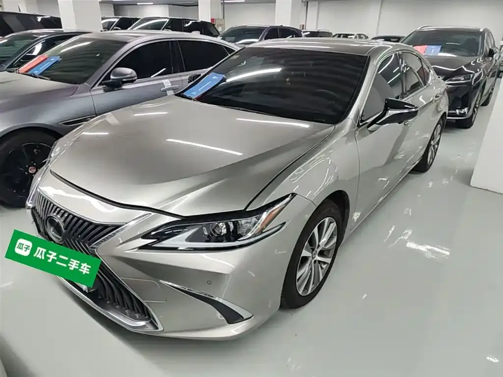 Lexus ES — фото 1