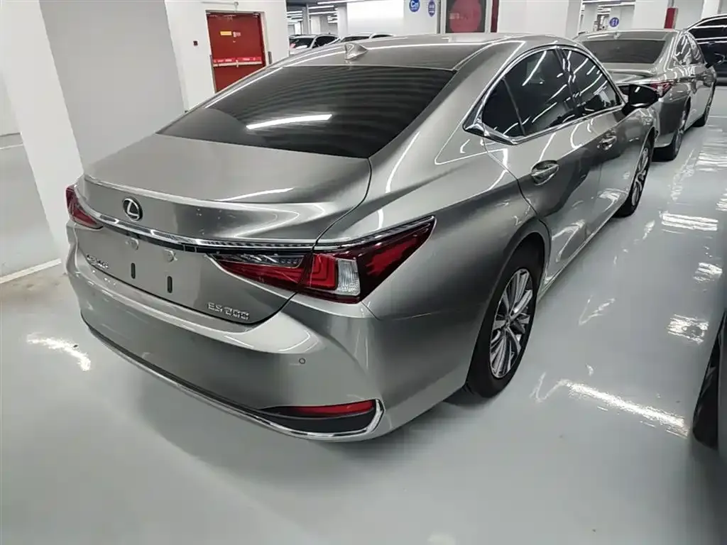 Lexus ES — фото 9