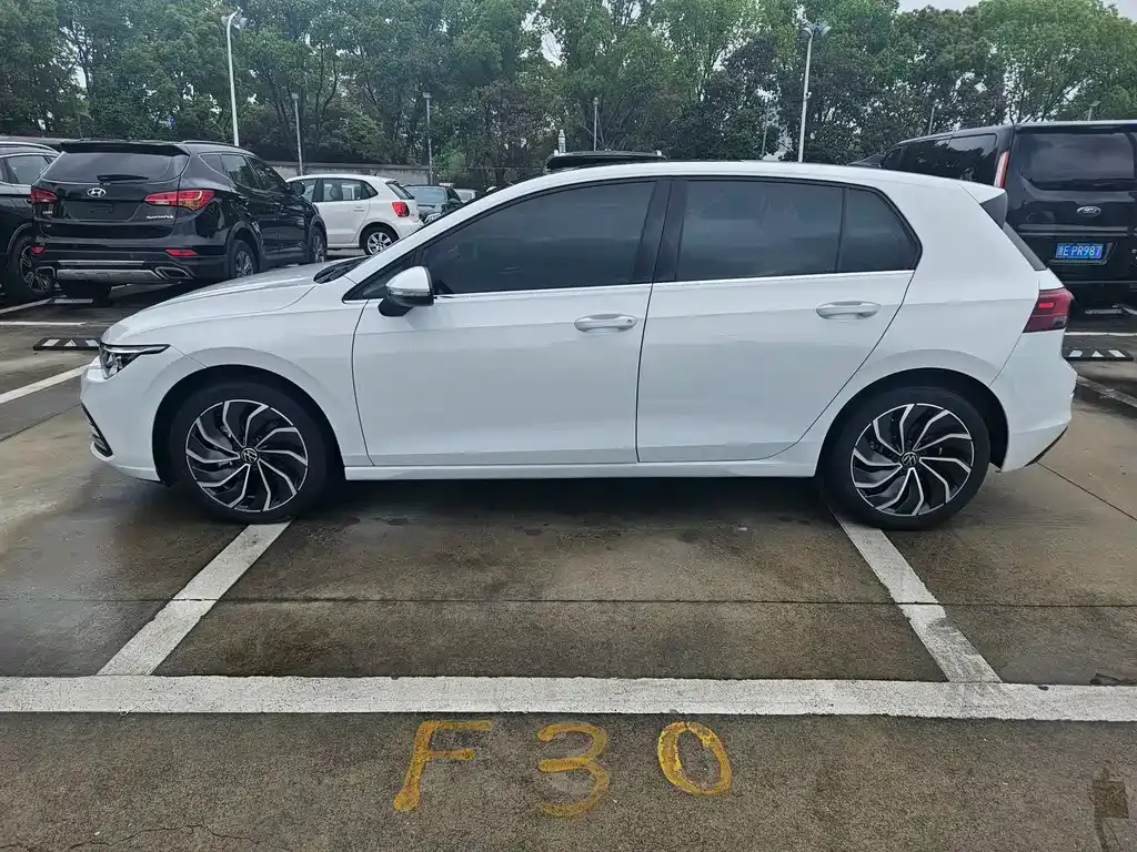 Volkswagen Golf 2022 из CN, фото 10