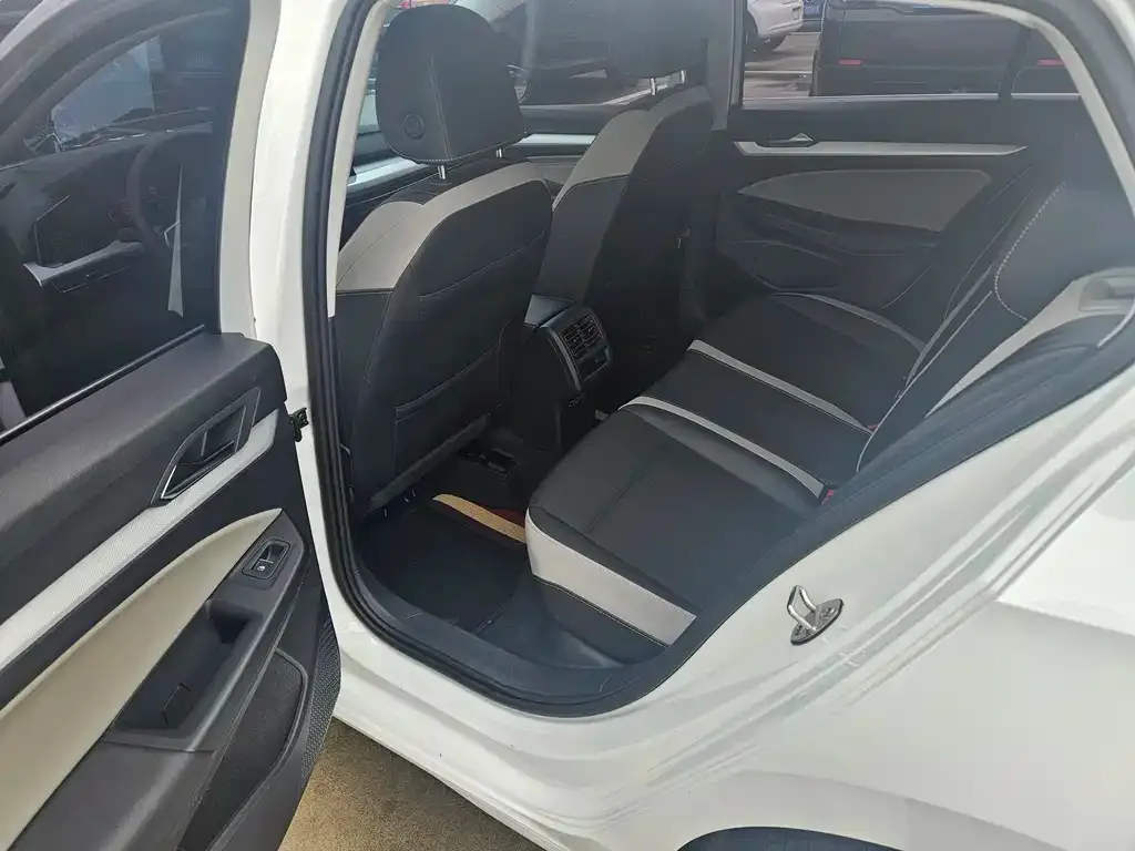 Volkswagen Golf 2022 из CN, фото 7