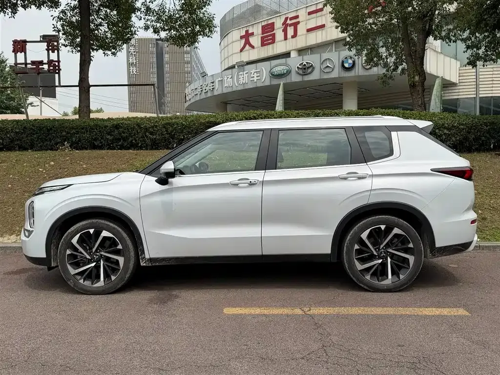 Mitsubishi Outlander — фото 2