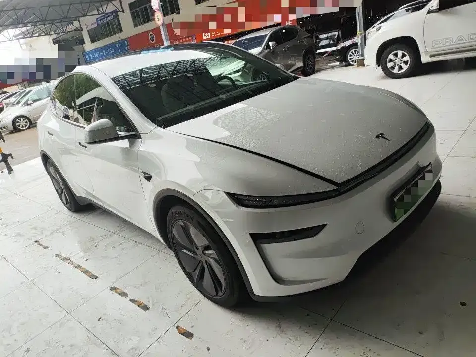 Tesla Model Y — фото 7